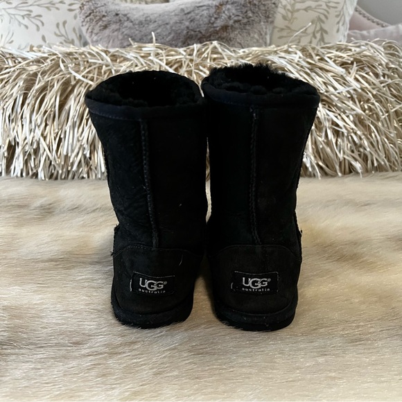 UGG Classic Short Boots Black Leather Shearling 6 Authentic Australia - Picture 4 of 8